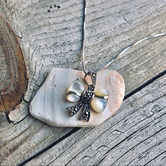 925 Sterling Silver Mother Pearl Bow Necklace Set - Picture 1 of 9